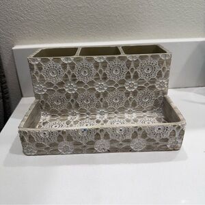 Elegant Lace Patterned Organizer